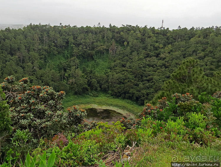 Тру-Серф — кратер спящего вулкана с лужицей на дне