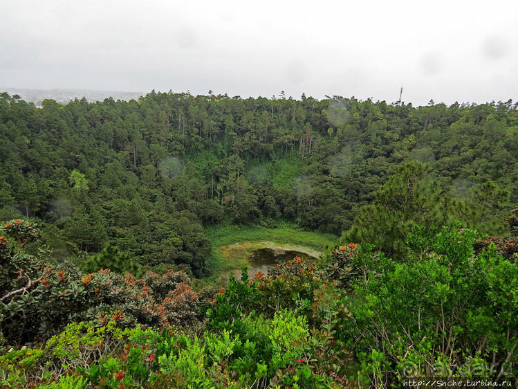 Тру-Серф — кратер спящего вулкана с лужицей на дне