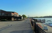 Набережная реки Moumee — и прогулка, и рыбалка и ...Майами