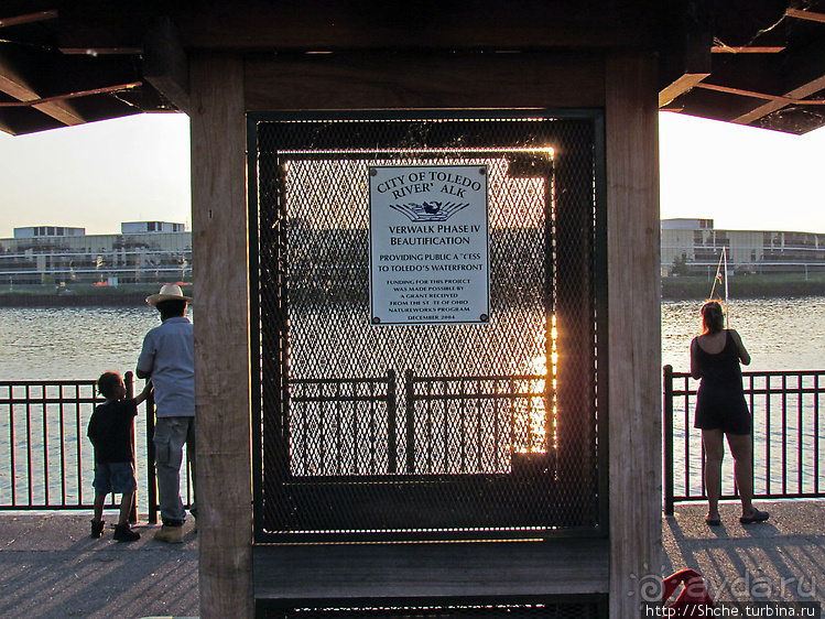 Набережная реки Moumee — и прогулка, и рыбалка и ...Майами