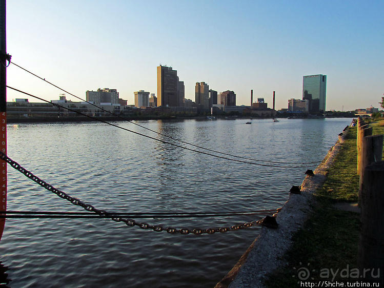 Набережная реки Moumee — и прогулка, и рыбалка и ...Майами