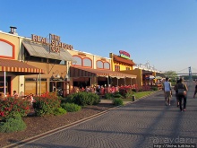 Набережная реки Moumee — и прогулка, и рыбалка и ...Майами