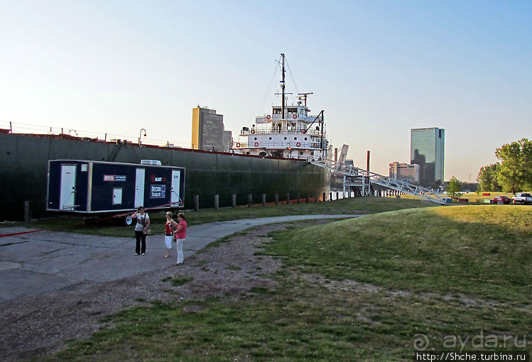 Набережная реки Moumee — и прогулка, и рыбалка и ...Майами