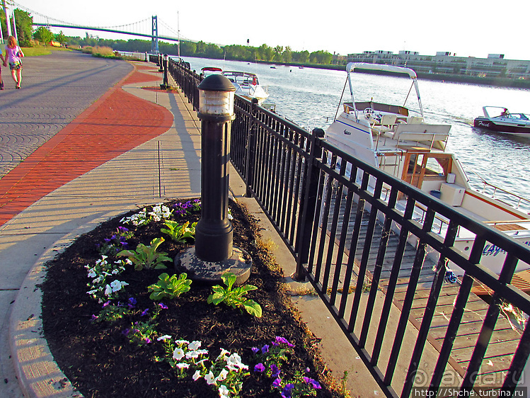 Набережная реки Moumee — и прогулка, и рыбалка и ...Майами