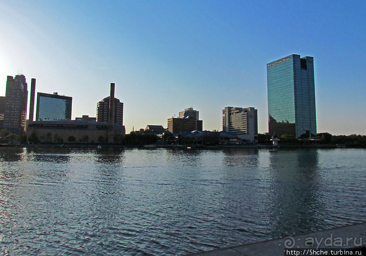 Набережная реки Moumee — и прогулка, и рыбалка и ...Майами