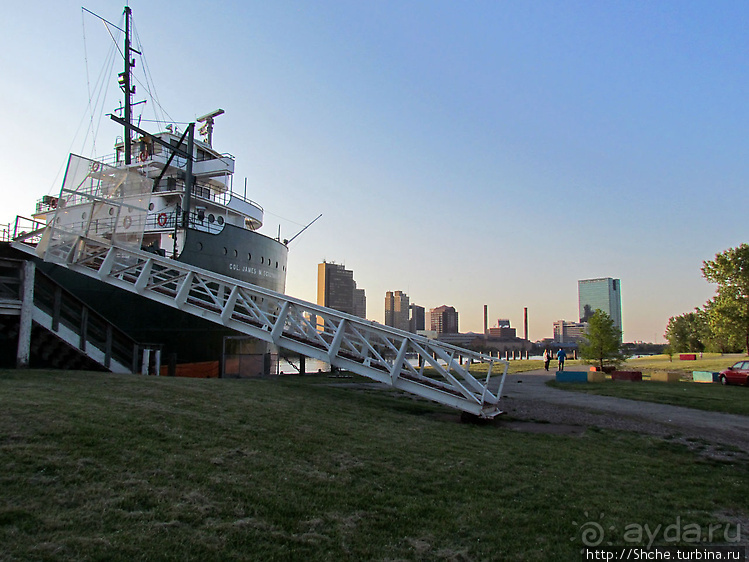 Набережная реки Moumee — и прогулка, и рыбалка и ...Майами