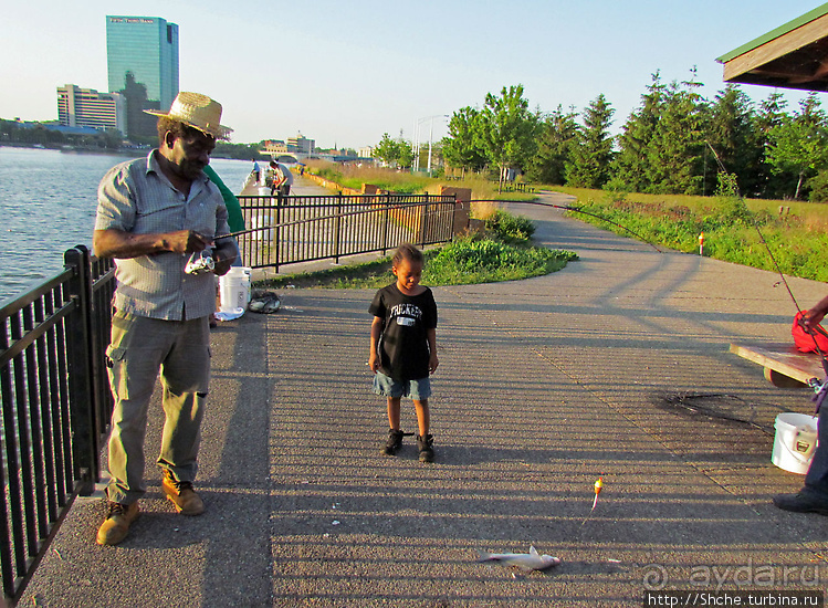 Набережная реки Moumee — и прогулка, и рыбалка и ...Майами