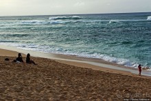 Один из лучших пляжей для серфинга на острове Оаху