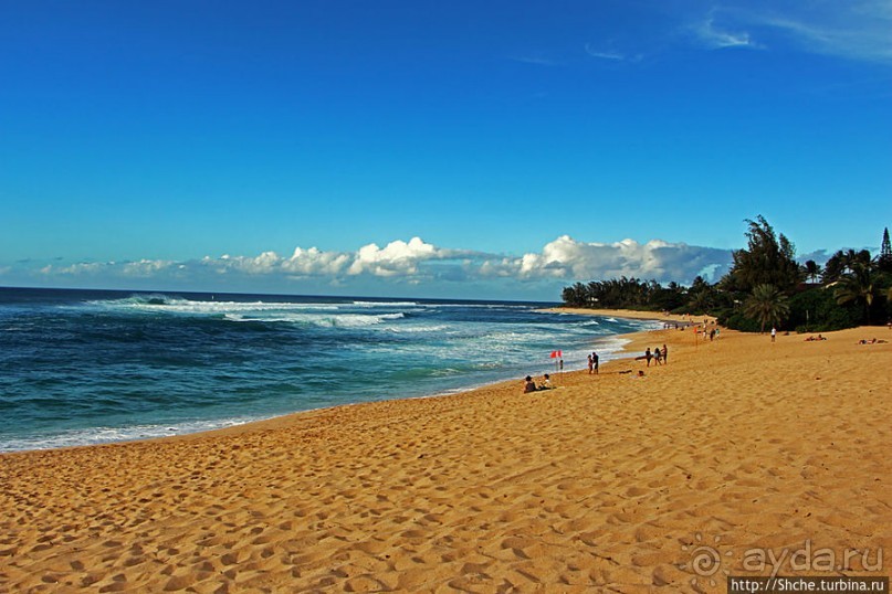 Один из лучших пляжей для серфинга на острове Оаху