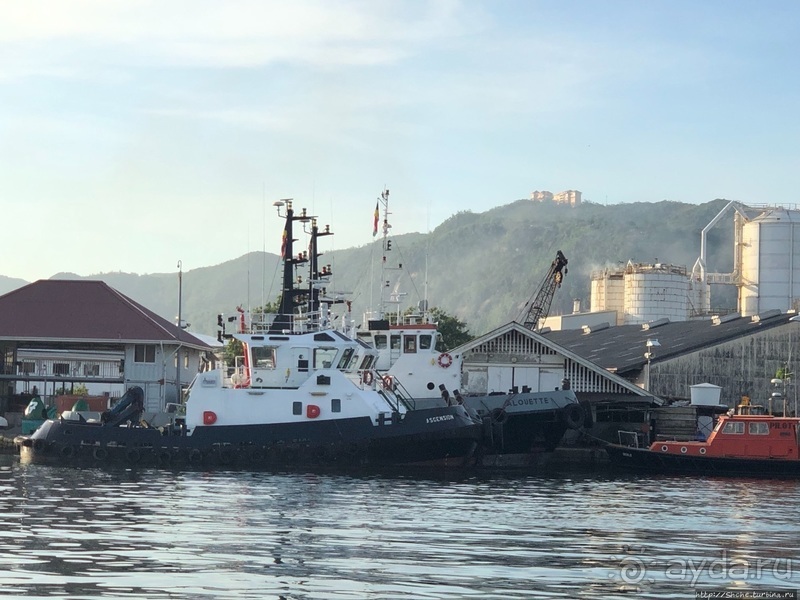 Ух ты, мы вышли из бухты... Ух ты, вернулись обратно))