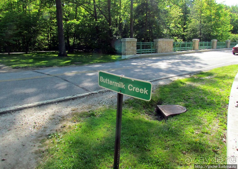 "Buttermilk falls" и пешехоный маршрут вдоль ручья