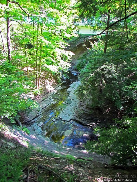 "Buttermilk falls" и пешехоный маршрут вдоль ручья