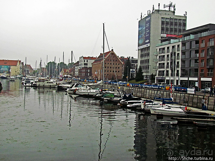 Приток Nowa Motlawa и остров Складов (Wyspa Spichrzow)