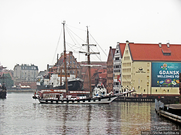 Приток Nowa Motlawa и остров Складов (Wyspa Spichrzow)