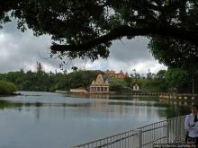 Храм Шивы на священном кратерном озере Ганга Талао