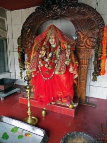 Храм Шивы на священном кратерном озере Ганга Талао