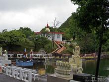 Храм Шивы на священном кратерном озере Ганга Талао