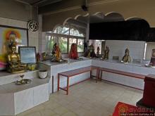 Храм Шивы на священном кратерном озере Ганга Талао