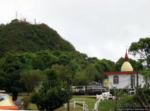 Храм Шивы на священном кратерном озере Ганга Талао