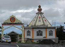 Храм Шивы на священном кратерном озере Ганга Талао