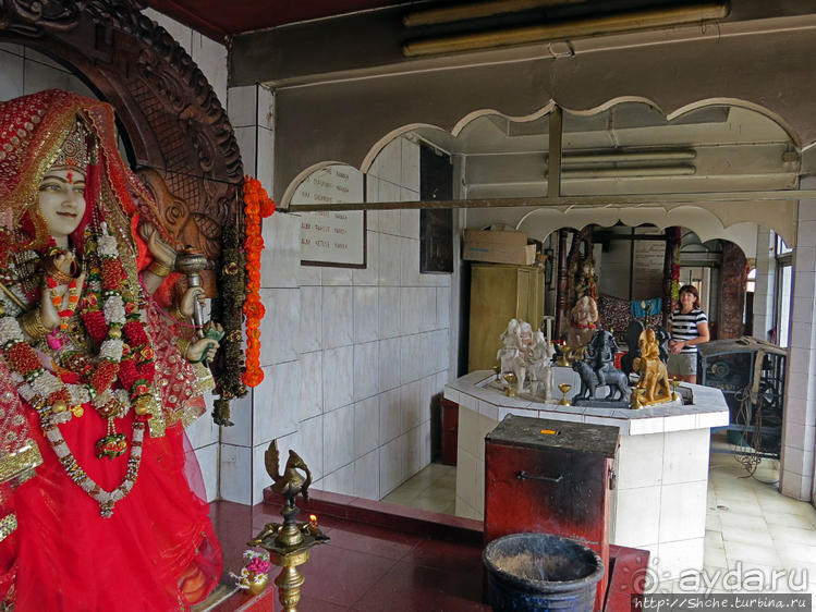 Храм Шивы на священном кратерном озере Ганга Талао