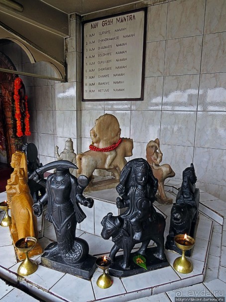 Храм Шивы на священном кратерном озере Ганга Талао