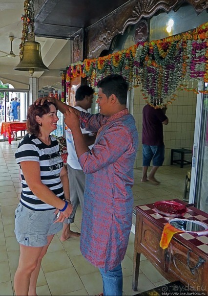 Храм Шивы на священном кратерном озере Ганга Талао