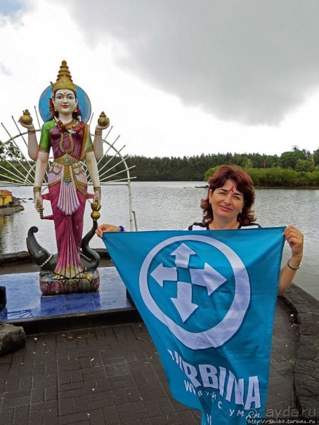 Храм Шивы на священном кратерном озере Ганга Талао