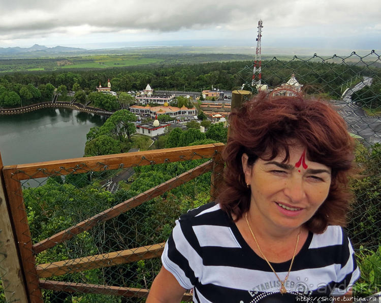 Храм Шивы на священном кратерном озере Ганга Талао