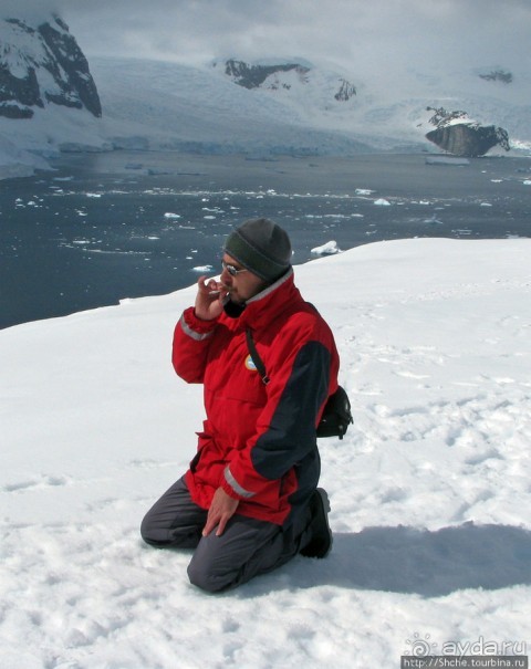 Антарктида с высоты птичьего полета. Какого же цвета вода?