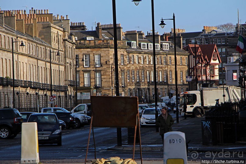 Частоколы каминных труб на крышах Эдинбурга