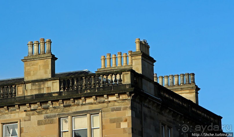 Частоколы каминных труб на крышах Эдинбурга