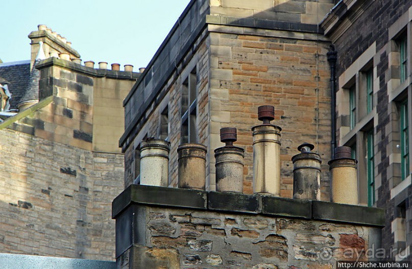 Частоколы каминных труб на крышах Эдинбурга