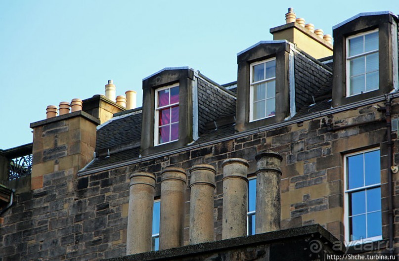 Частоколы каминных труб на крышах Эдинбурга