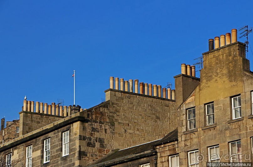 Частоколы каминных труб на крышах Эдинбурга