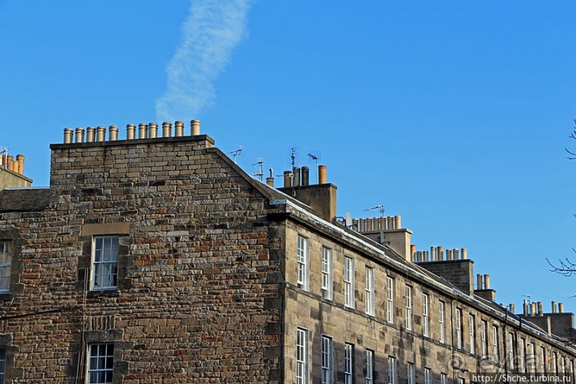 Частоколы каминных труб на крышах Эдинбурга