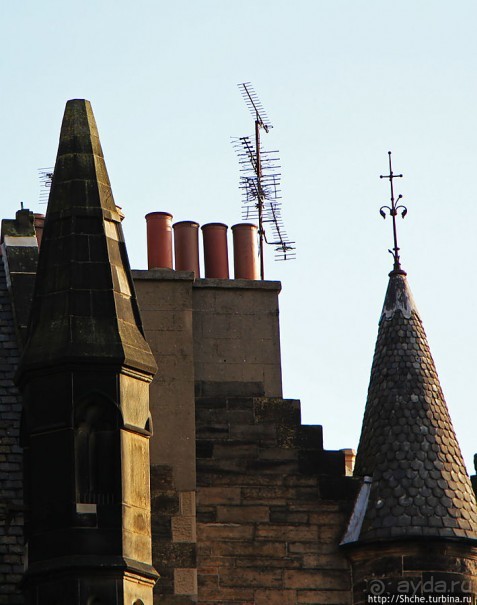 Частоколы каминных труб на крышах Эдинбурга