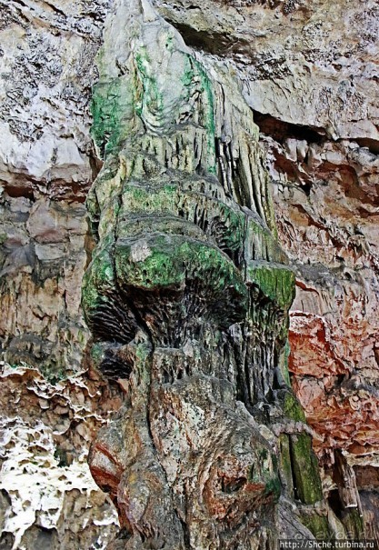 Диковинные сталактиты и причудливые сталагмиты св. Михаила