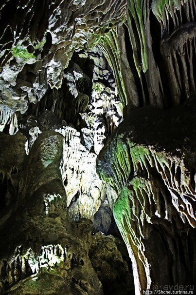 Диковинные сталактиты и причудливые сталагмиты св. Михаила