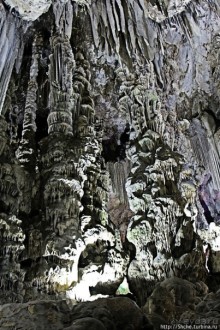 Диковинные сталактиты и причудливые сталагмиты св. Михаила