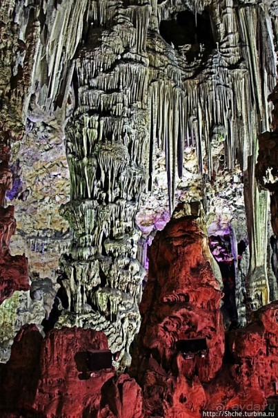 Диковинные сталактиты и причудливые сталагмиты св. Михаила