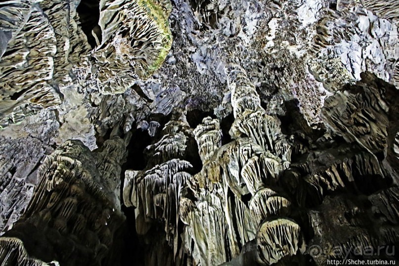 Диковинные сталактиты и причудливые сталагмиты св. Михаила