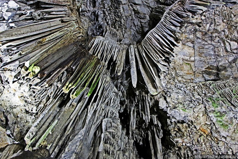 Диковинные сталактиты и причудливые сталагмиты св. Михаила