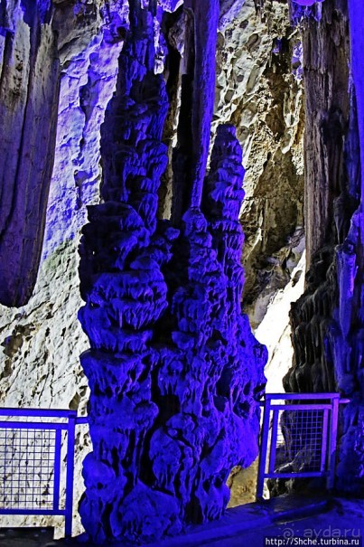 Диковинные сталактиты и причудливые сталагмиты св. Михаила