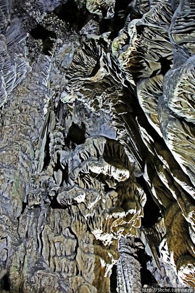 Диковинные сталактиты и причудливые сталагмиты св. Михаила