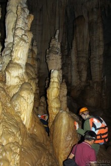 Полые скалы Вьетнама: долина Tan Hoa и первая пещера