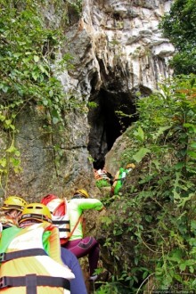 Полые скалы Вьетнама: долина Tan Hoa и первая пещера