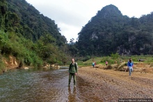Полые скалы Вьетнама: долина Tan Hoa и первая пещера