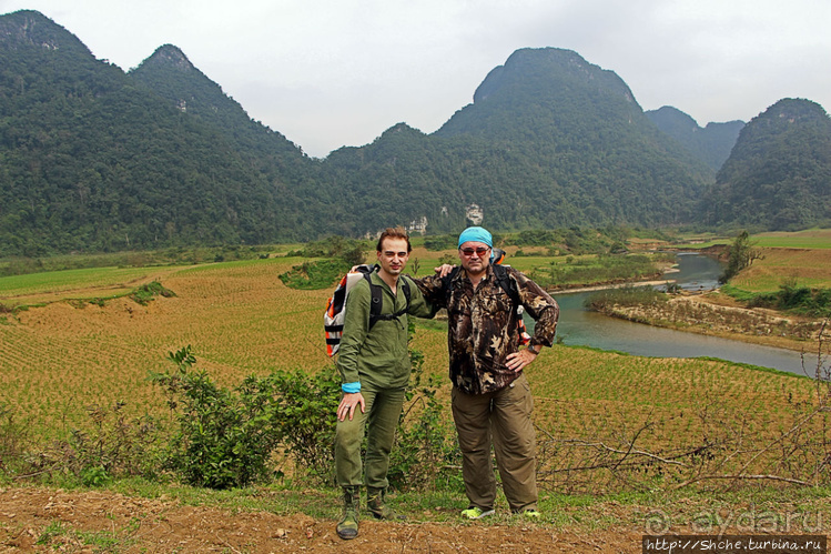 Полые скалы Вьетнама: долина Tan Hoa и первая пещера