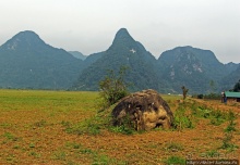 Полые скалы Вьетнама: долина Tan Hoa и первая пещера